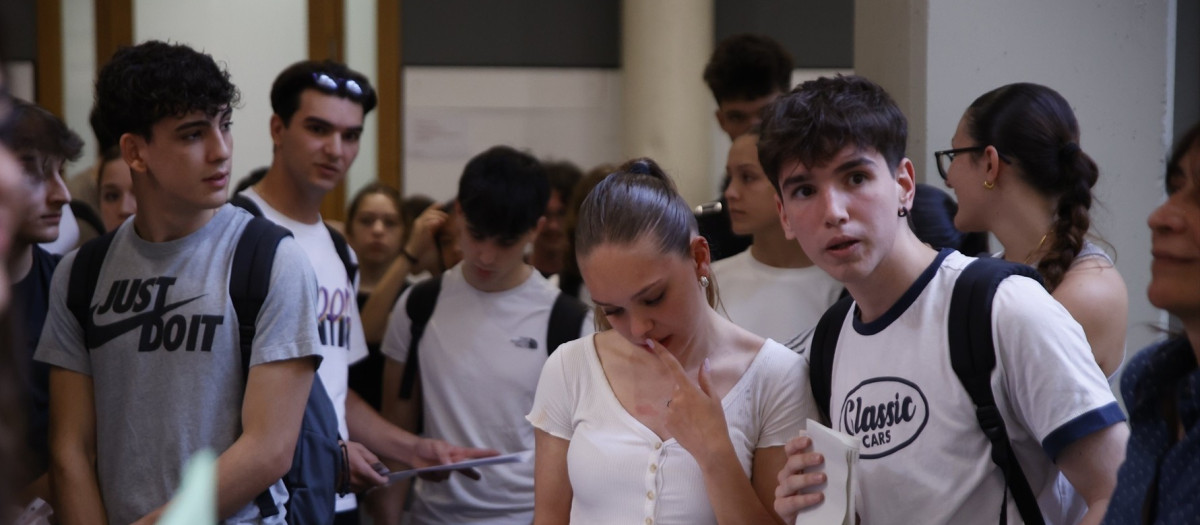Alumnos se preparan para entrar a un examen de Selectividad en la UPF, el año pasado
