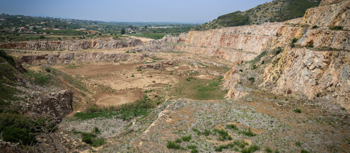 Cantera de la Serra Perenxisa de Torrent.