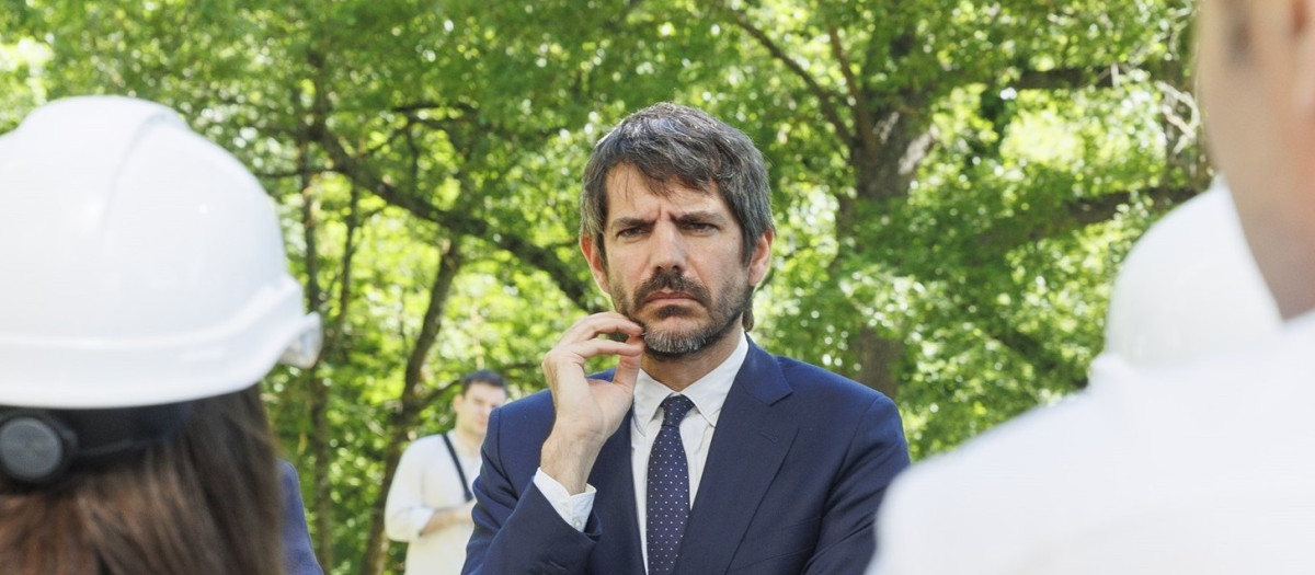 El ministro de Cultura, Ernest Urtasun, en su visita al Monasterio de Suso, en mayo