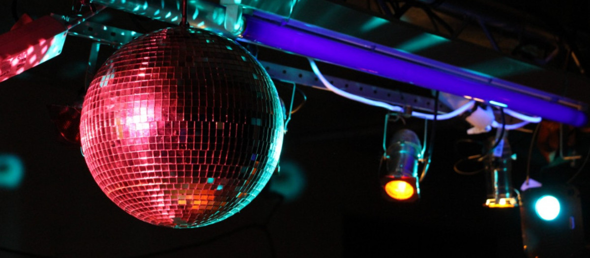 Imagen de la bola de de una discoteca
