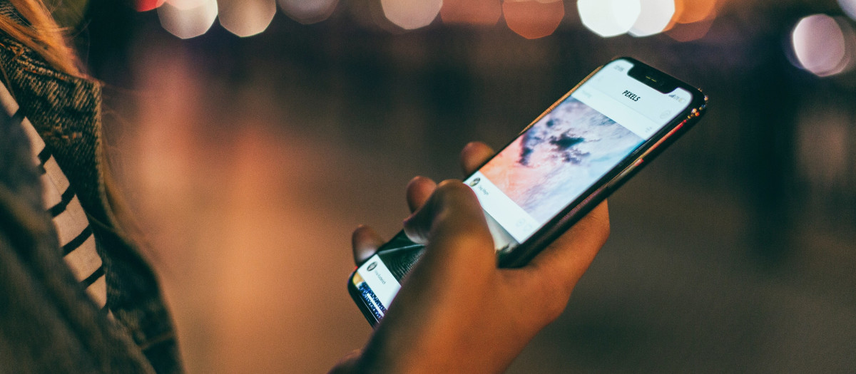 El consumo de pornografía guarda relación con el ciber acoso y las relaciones degradantes, según la Asociación Española de Pediatría