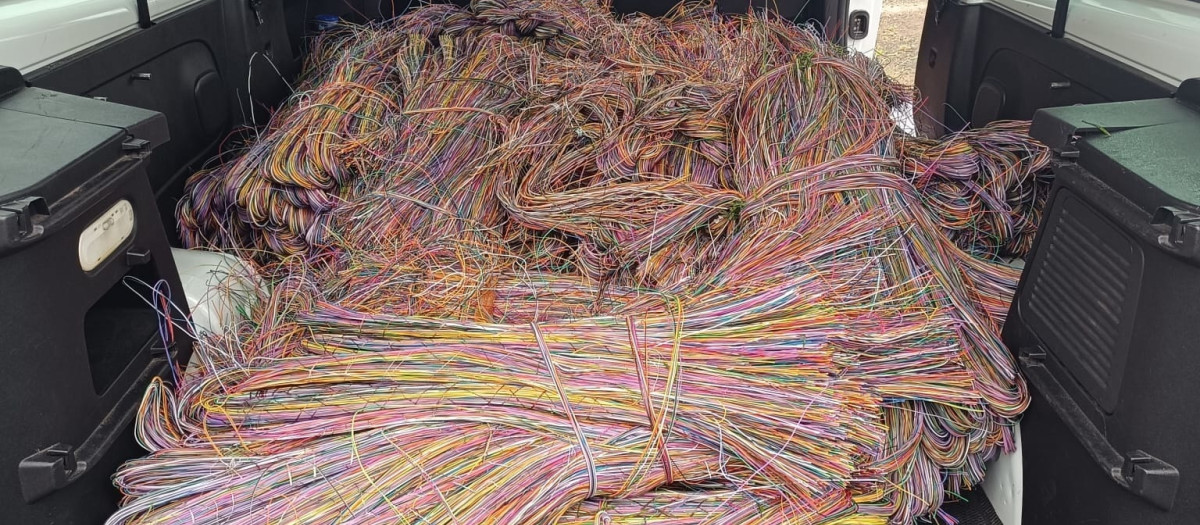 Cable de cobre incautado en la operación Boicupru

REMITIDA / HANDOUT por GUARDIA CIVIL
Fotografía remitida a medios de comunicación exclusivamente para ilustrar la noticia a la que hace referencia la imagen, y citando la procedencia de la imagen en la firma
10/6/2025