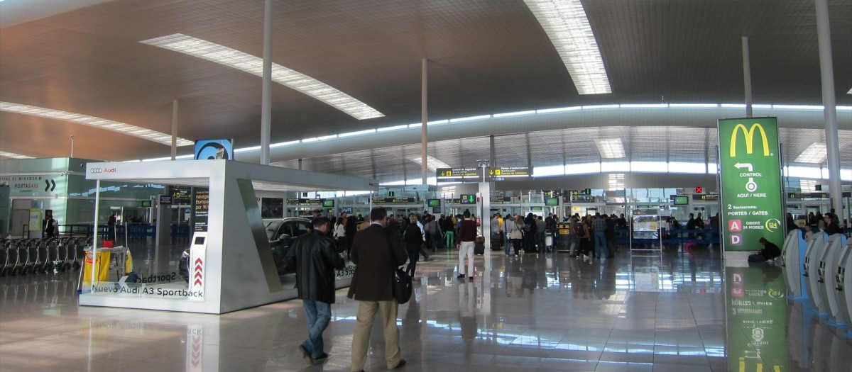 Interior de la T1 del Aeropuerto Josep Tarradellas Barcelona-El Prat, en una imagen de archivo
