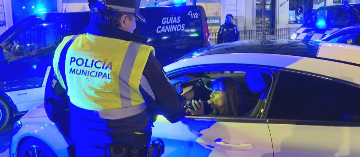 Imagen de un control de alcoholemia urbano