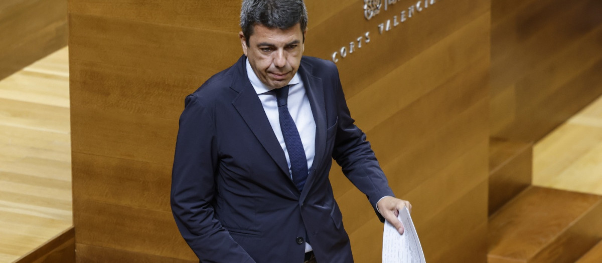 El presidente de la Generalitat Valenciana, Carlos Mazón, durante la sesión de control