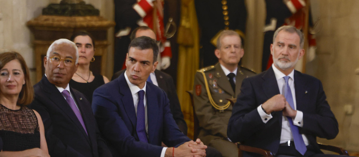 El Rey y el presidente del Gobierno, este jueves en el Palacio Real
