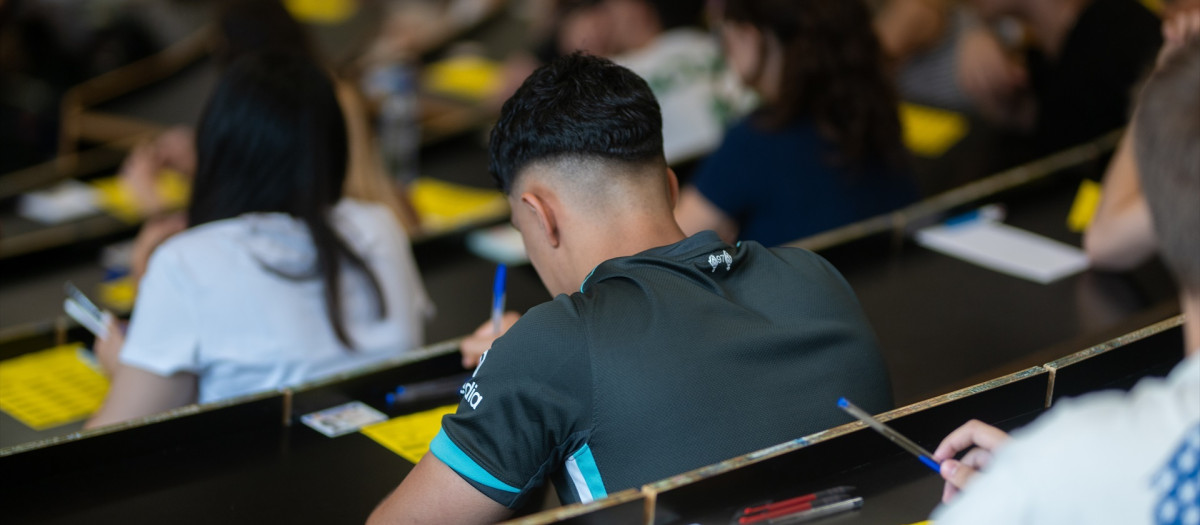 Estudiantes de Bachillerato realizan la PAU
