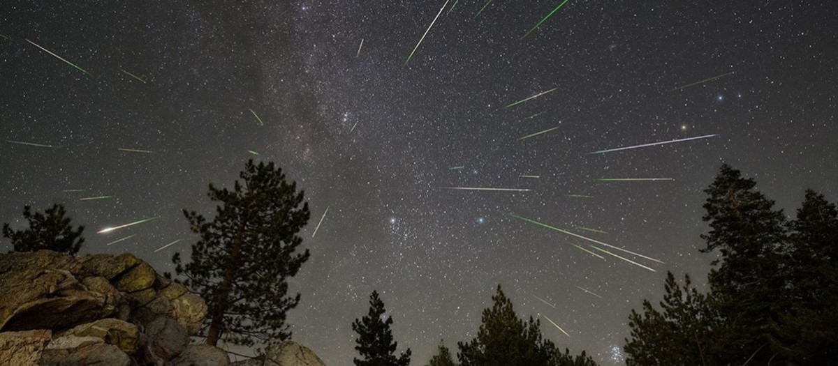 La lluvia de meteoros de las Perseidas alcanza su máximo a mediados de agosto. Meteoros como estos pueden depositar metales en la ionosfera terrestre, lo que contribuye a la creación de estructuras nubosas llamadas capas Esporádicas-E