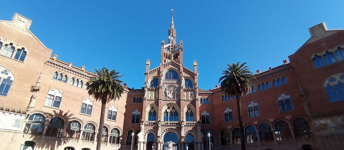 Entrada al recinto modernista del Hospital de Sant Pau, en Barcelona