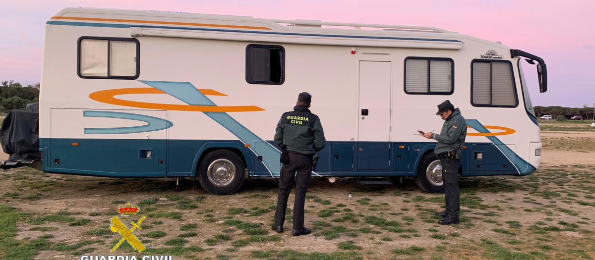 Policía Local y Guardia Civil suelen controlar las caravanas