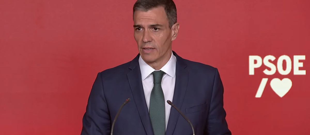 Pedro Sánchez en la rueda de prensa de Ferraz