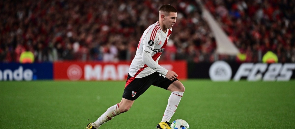 Franco Mastantuono, en un partido con River Plate
REMITIDA / HANDOUT por @RIVERPLATE
Fotografía remitida a medios de comunicación exclusivamente para ilustrar la noticia a la que hace referencia la imagen, y citando la procedencia de la imagen en la firma
09/6/2025