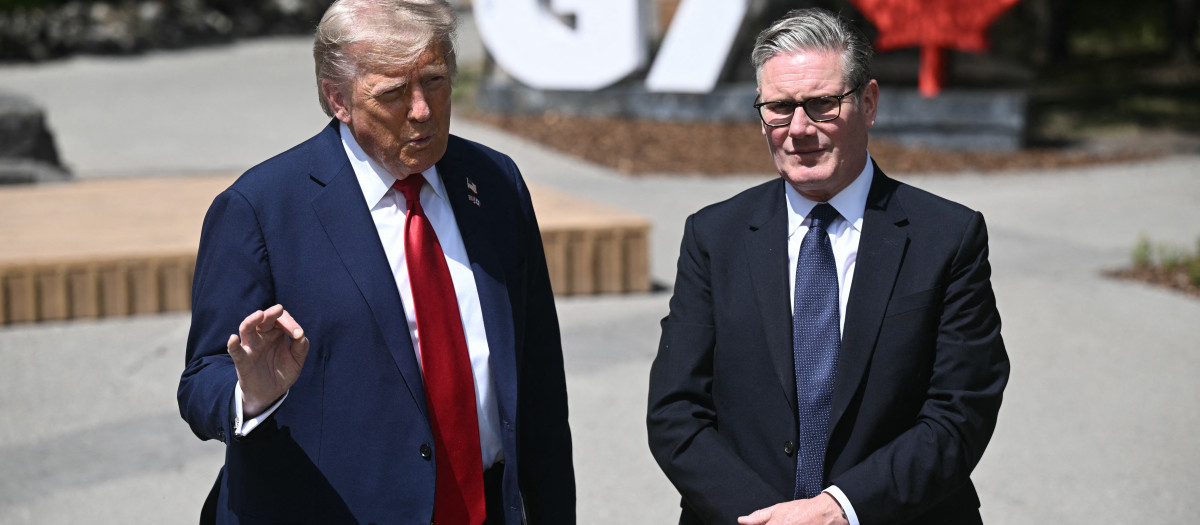 El presidente de EE.UU., Donald Trump, junto al primer ministro británico, Keir Starmer