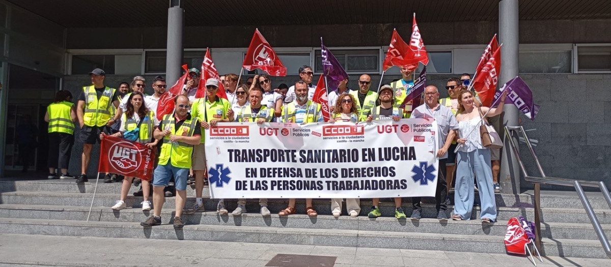Segunda de las tres jornadas de paro de 18 horas convocadas por CCOO y UGT en el sector del transporte sanitario

REMITIDA / HANDOUT por CCOO Y UGT
Fotografía remitida a medios de comunicación exclusivamente para ilustrar la noticia a la que hace referencia la imagen, y citando la procedencia de la imagen en la firma
17/6/2025