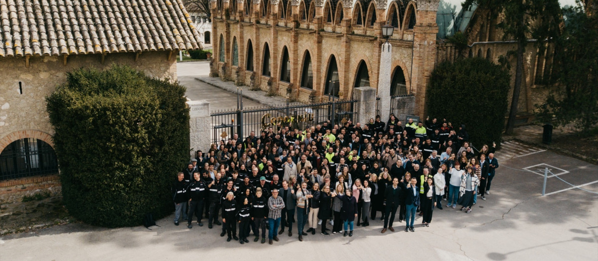 El equipo de Codorníu frente a la sede de la compañía.
REMITIDA / HANDOUT por RAVENTÓS CODORNÍU
Fotografía remitida a medios de comunicación exclusivamente para ilustrar la noticia a la que hace referencia la imagen, y citando la procedencia de la imagen en la firma
16/6/2025