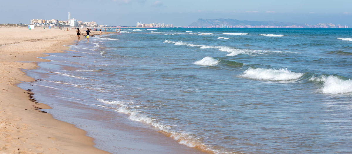 Imagen de archivo de la playa Norte de Gandía, en Valencia