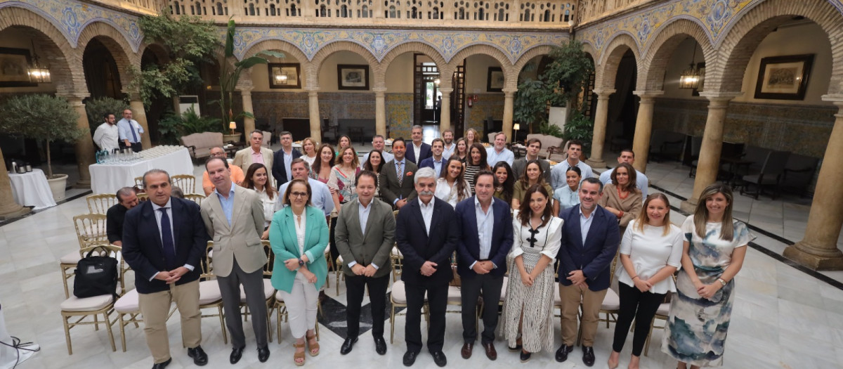 Foto de grupo de los participantes en las jornadas