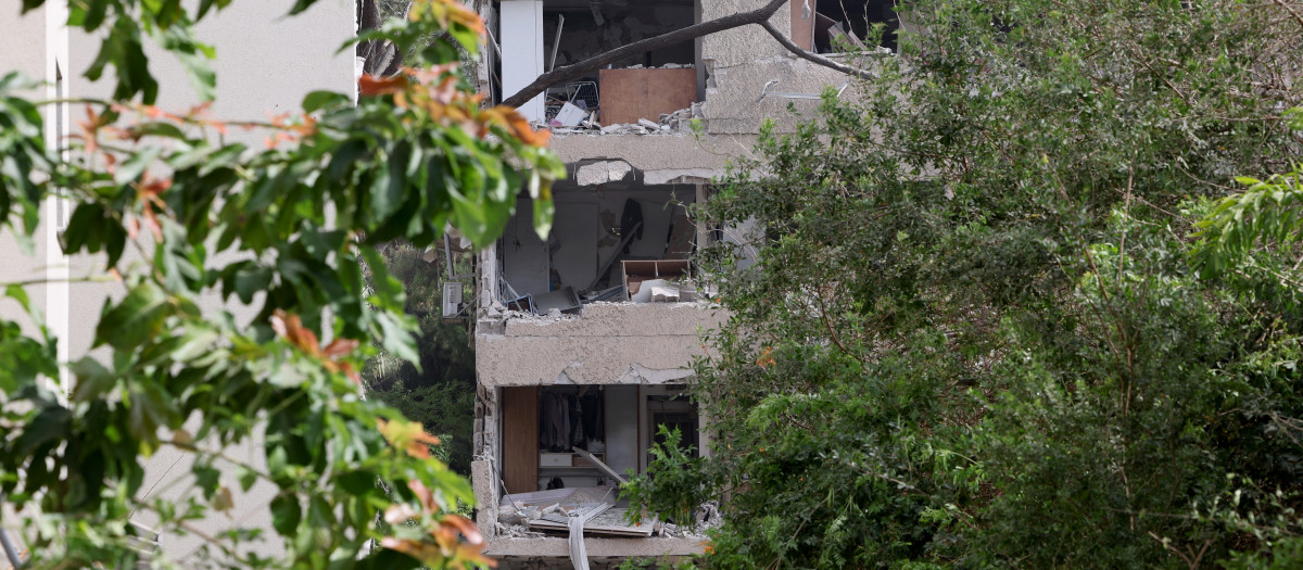 Un edificio arrasado en Tel Aviv por el ataque iraní