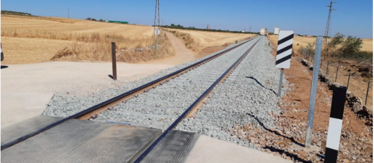 Muere una mujer atropellada en un paso a nivel