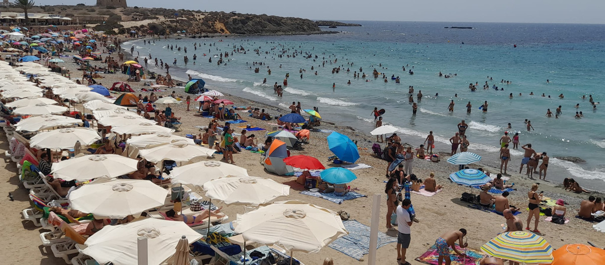 Imagen de la playa de Tabarca el pasado verano