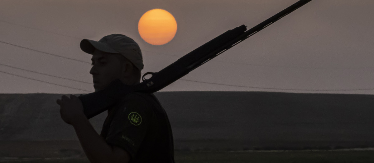 Un cazador durante una jornada de caza