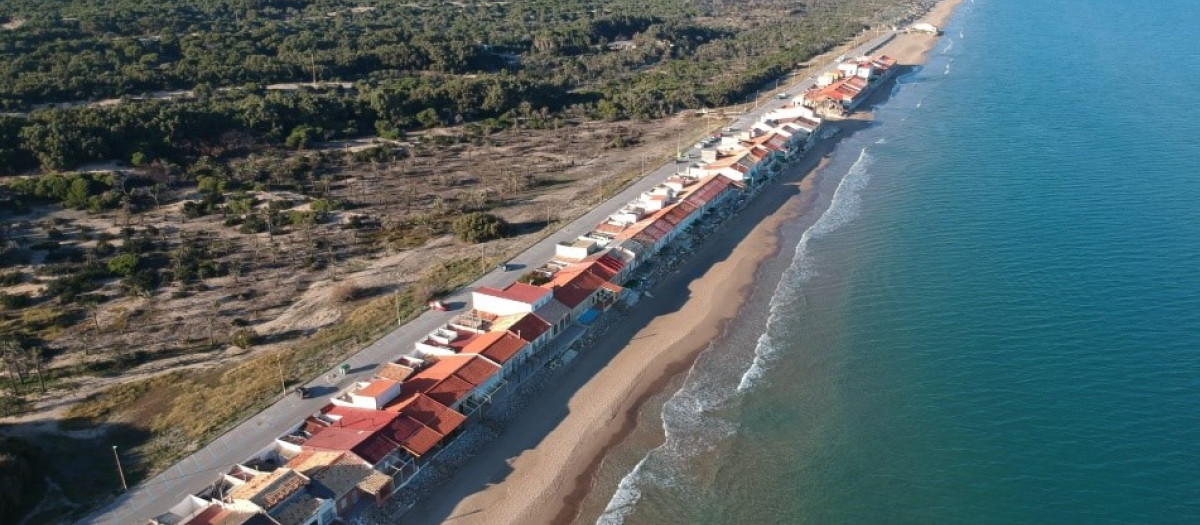 Vista aérea de las viviendas que han ordenado derribar en Guardamar del Segura