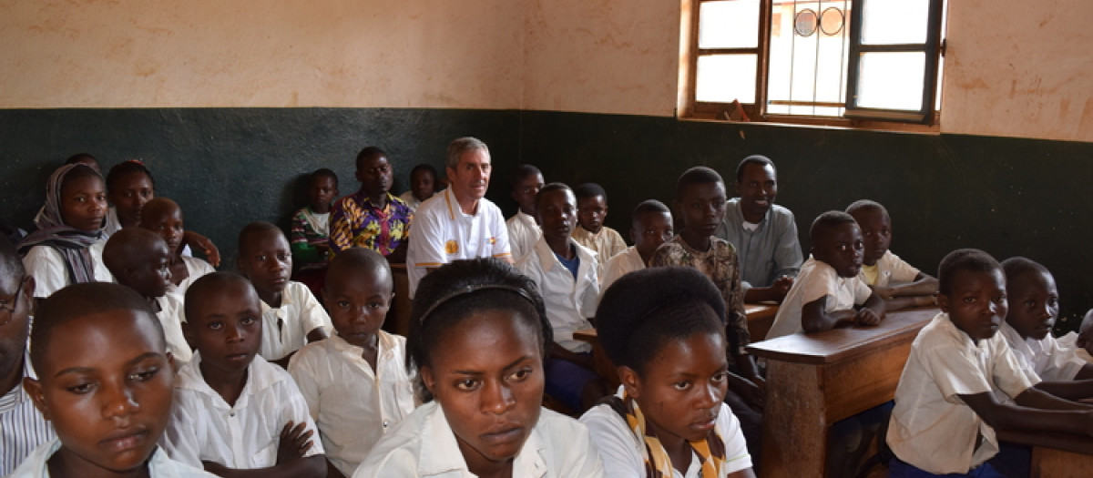 Alumnos del aula de Educación Primaria de Birava, en la República Democrática del Congo