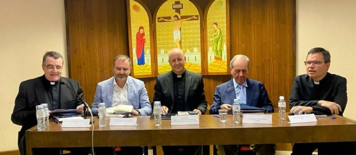 Pablo Cervera, José Francisco Serrano Oceja, Manuel Vargas, Miguel Ángel Velasco y Javier Pueyo en la presentación del libro