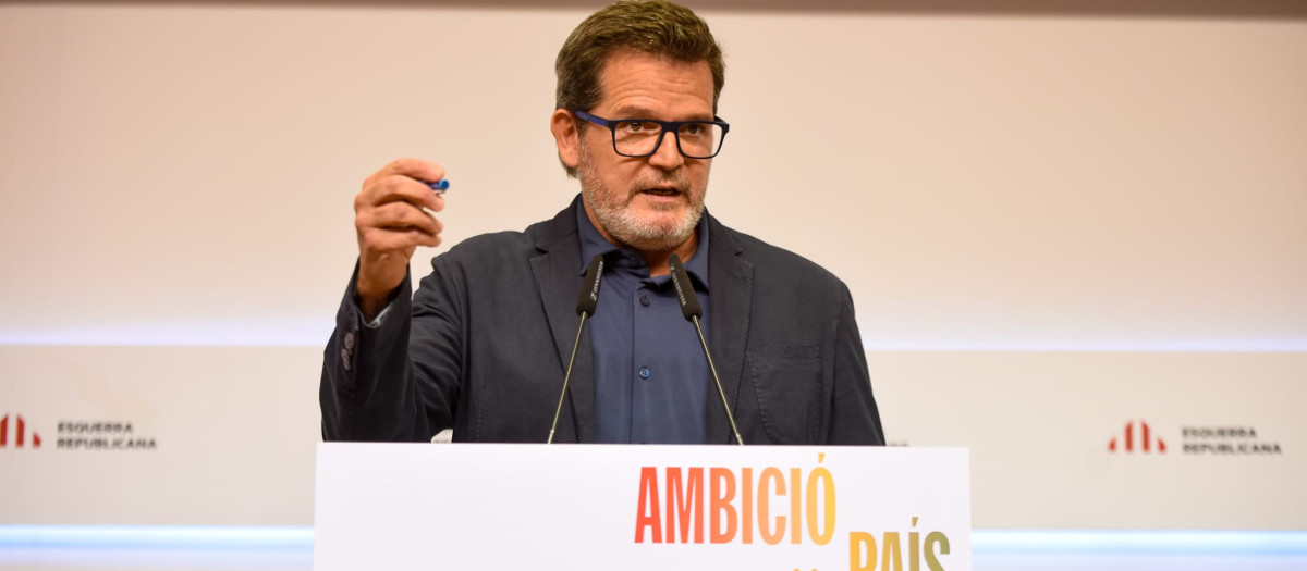 El portavoz de ERC, Isaac Albert, durante la rueda de prensa