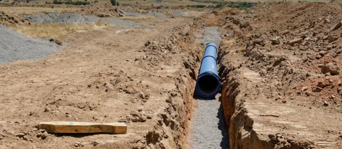 La UME apoya " la reparación de la tubería de 20 kilómetros que une el embalse de Serones y la Estación de Tratamiento de Agua Potable, en Ávila