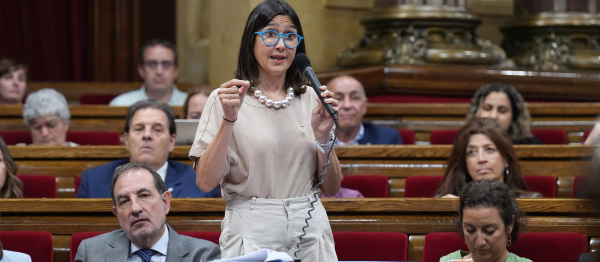 La consejera de Interior de la Generalitat de Cataluña, Núria Parlon, este martes en el pleno