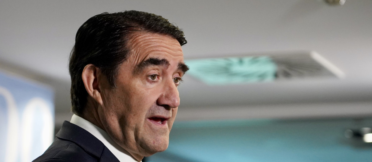 El consejero de Medio Ambiente, Vivienda y Ordenación del Territorio, Juan Carlos Suárez-Quiñones