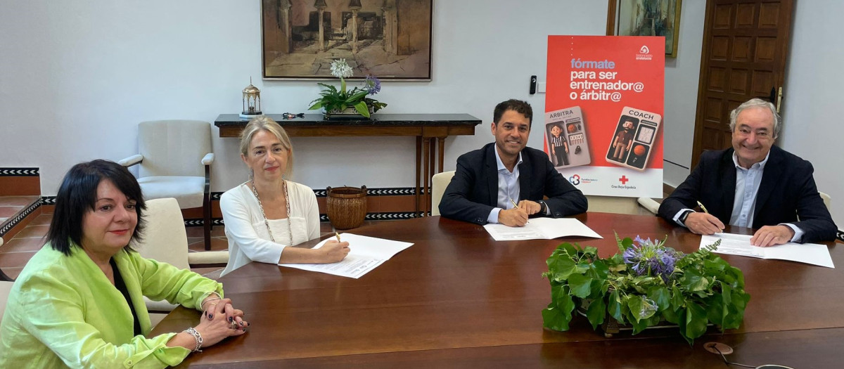 Firma del acuerdo entre Fundación Cajasur, Federación Andaluza de Baloncesto y Cruz Roja Española