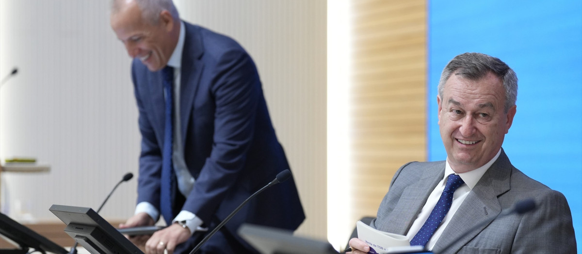 El consejero delegado, César González-Bueno, y el director financiero, Sergio Palavecino.