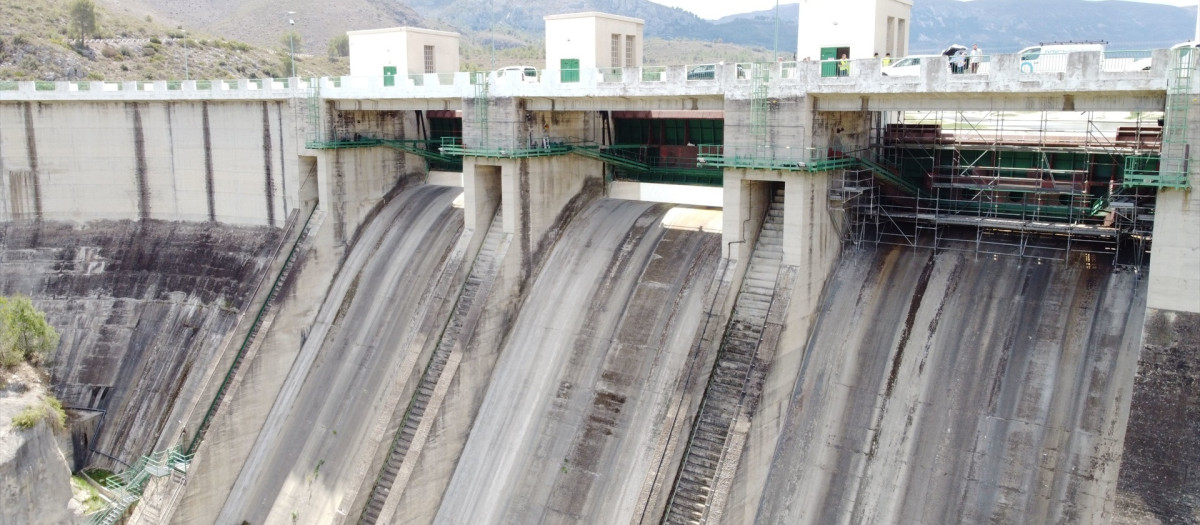 Imagen aérea de la presa de Beniarrés (Alicante)
