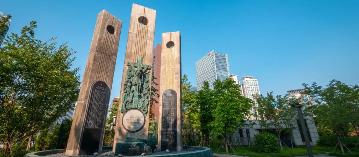 El monumento a los mártires cristianos de Seosomun, en Seúl