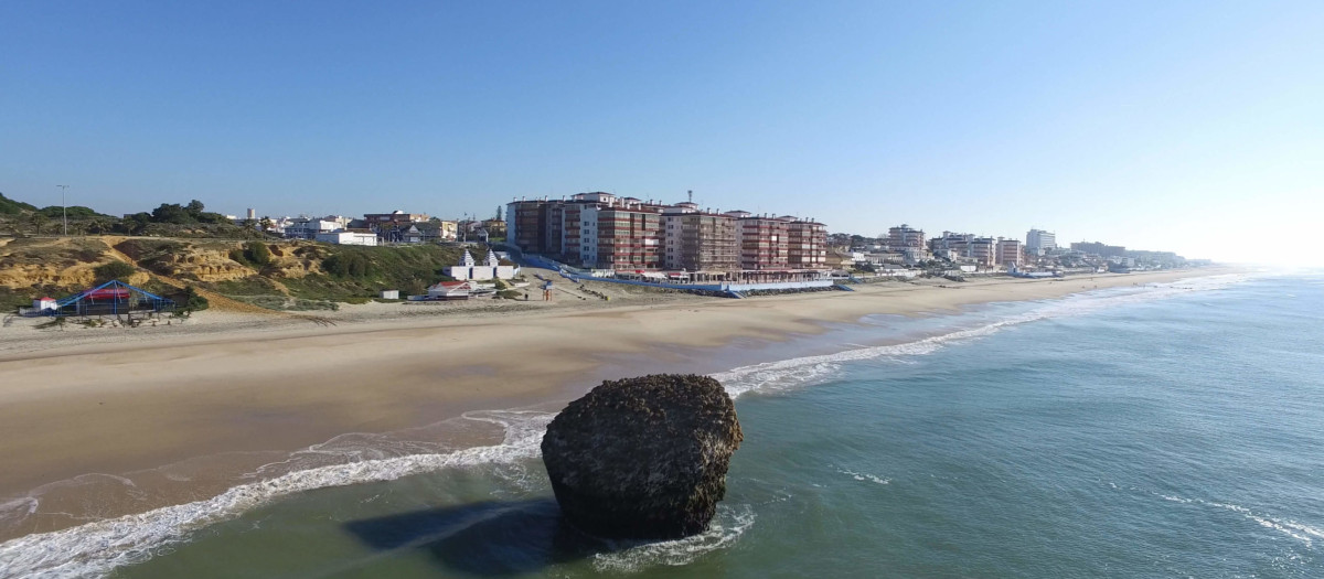 Vista de Matalascañas desde la costa, con su conocido 'tapón'
REMITIDA / HANDOUT por AYUNTAMIENTO DE ALMONTE
Fotografía remitida a medios de comunicación exclusivamente para ilustrar la noticia a la que hace referencia la imagen, y citando la procedencia de la imagen en la firma
08/2/2024