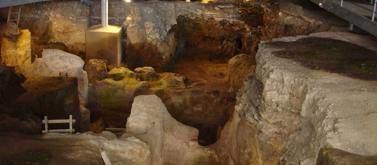 Excavaciones en la Cueva de Theopetra, en Grecia
