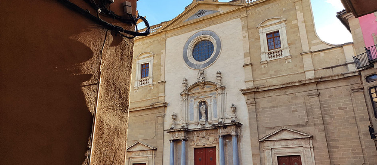 Fachada de la catedral de Sant Pere de Vic