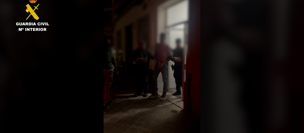 Imagen de la detención de un hombre en Valencia por difundir propaganda en favor de la organización terrorista Hamas