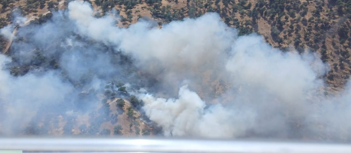 Imagen aérea del incendio en Cardeña