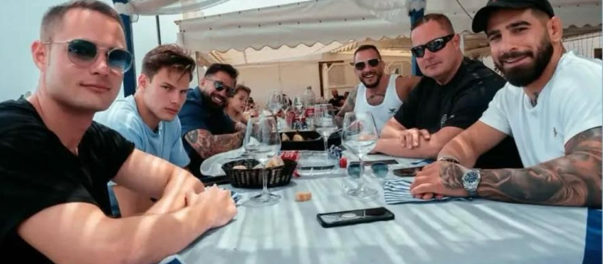 Imagen de Ilia Topuria en el restaurante Nou Collonet de Tabarca.