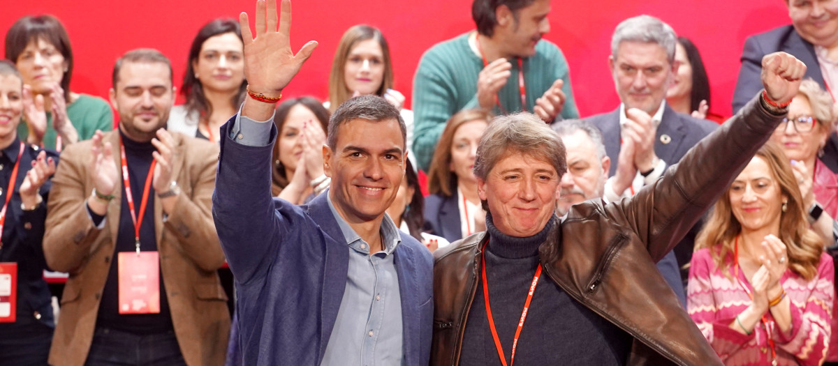 El secretario general del PSCyL, Carlos Martínez, con Pedro Sánchez