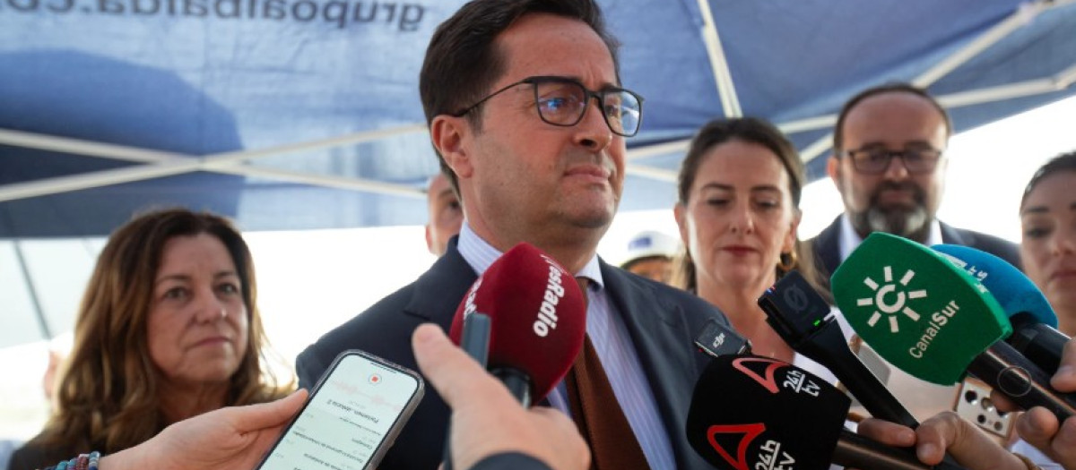 El alcalde de El Ejido (Almería), Francisco Góngora (PP), ha lamentado los dos apuñalamientos, uno de ellos mortal