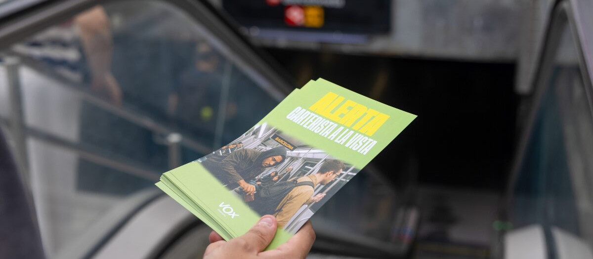 Folletos que está repartiendo Vox en las estaciones de transporte público