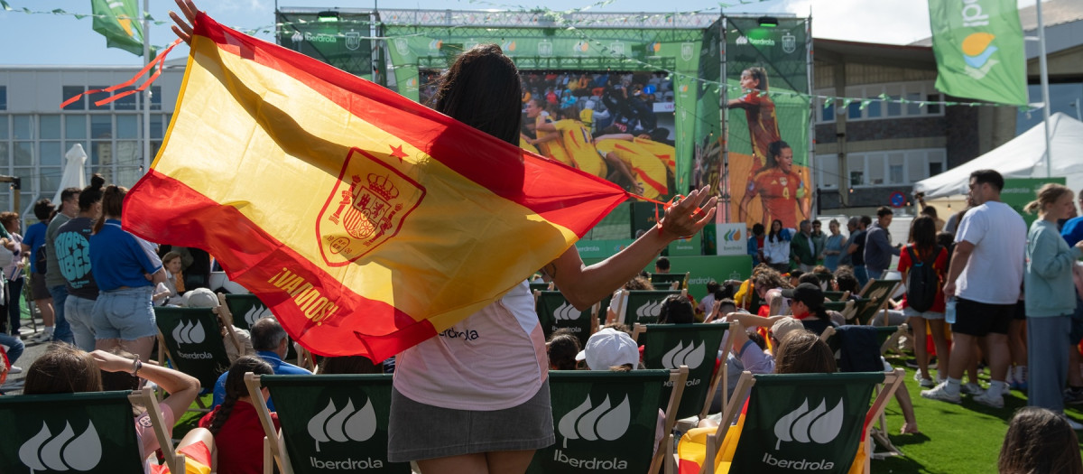 Imagen de la 'Fan Zone' de Iberdrola para apoyar a la selección femenina en Benidorm