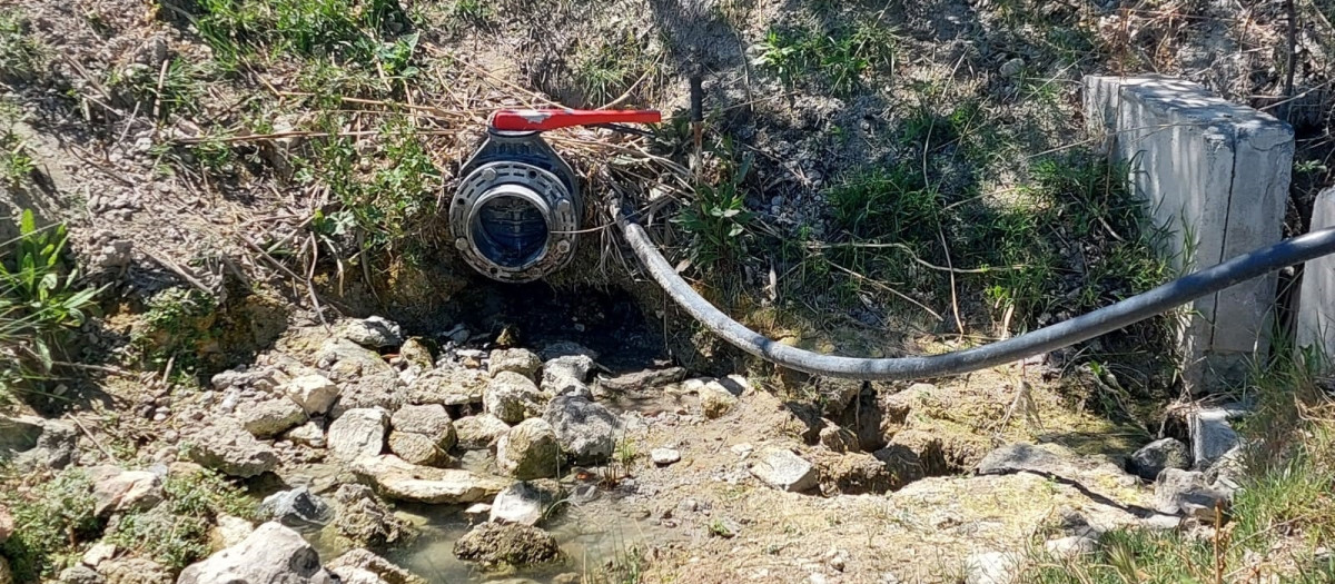 Extracción ilegal de agua en la comarca de Baza

REMITIDA / HANDOUT por PLATAFORMA DEL RÍO CASTRIL
Fotografía remitida a medios de comunicación exclusivamente para ilustrar la noticia a la que hace referencia la imagen, y citando la procedencia de la imagen en la fi
