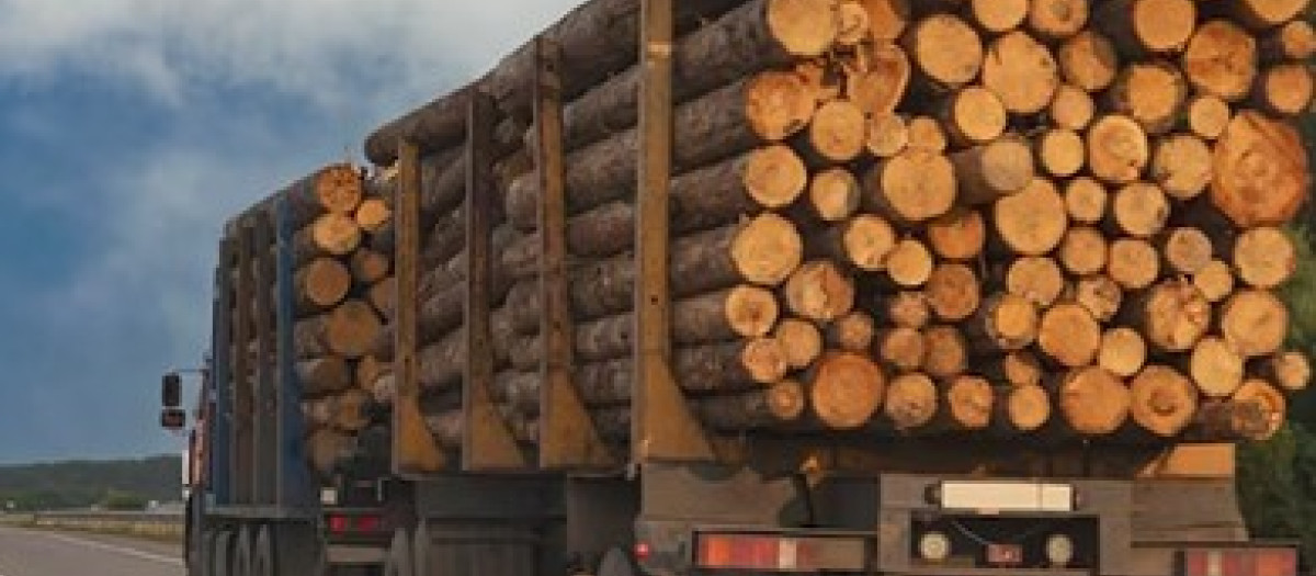 a DGT no da crédito: un camionero desquiciado circula con el camión trucado a 170 km/h por una zona de 90