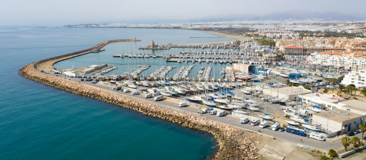 Puerto deportivo de Almerimar, el 'pequeño Mónaco' del Mediterráneo andaluz