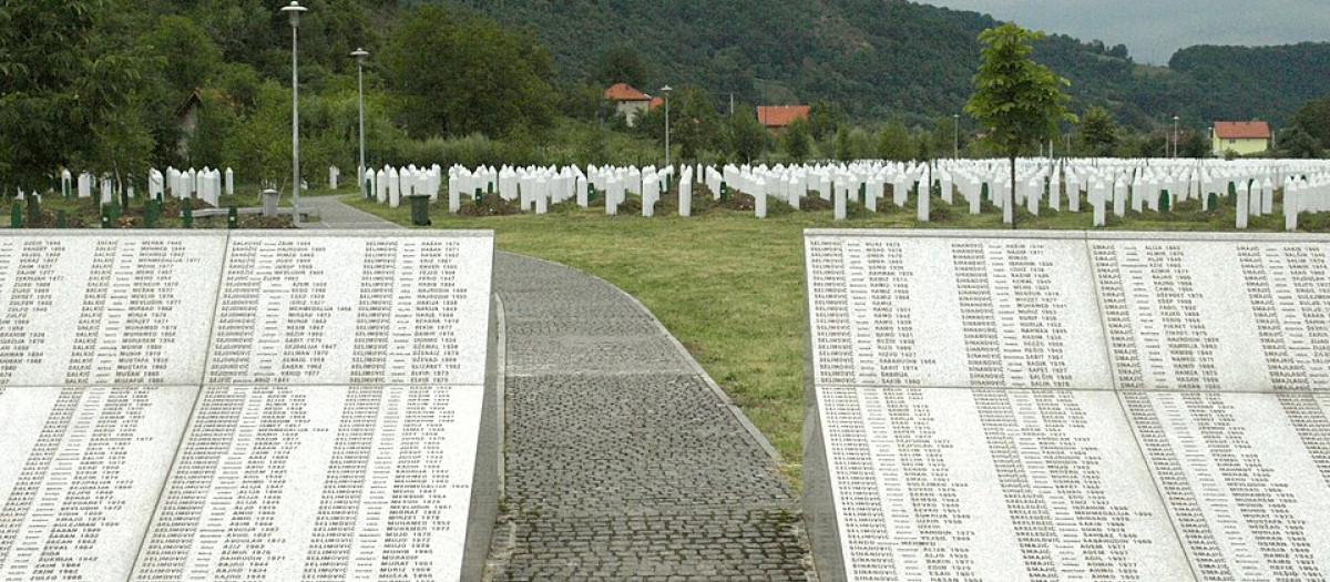 Imagen del cementerio de Srebrenica